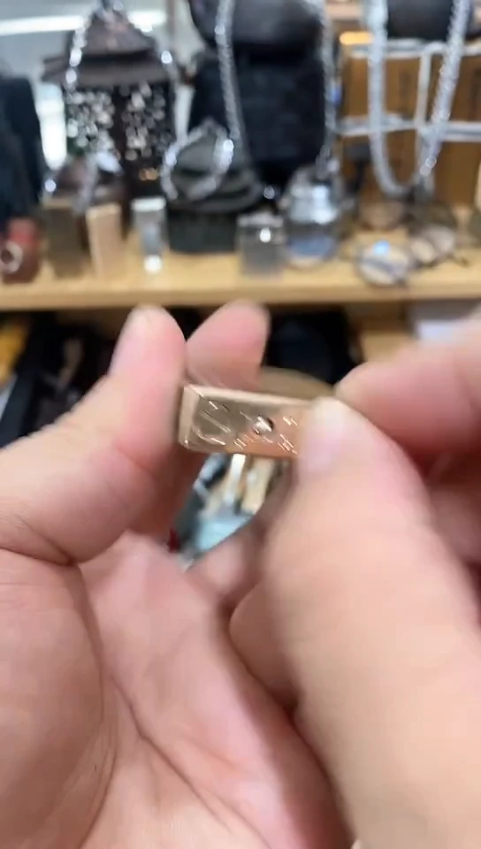 瓷片闪购商品  如图所示