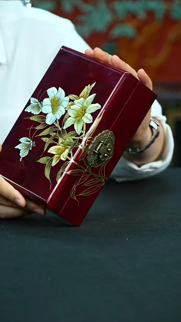YZQQ彩绘酒红底百合花首饰盒