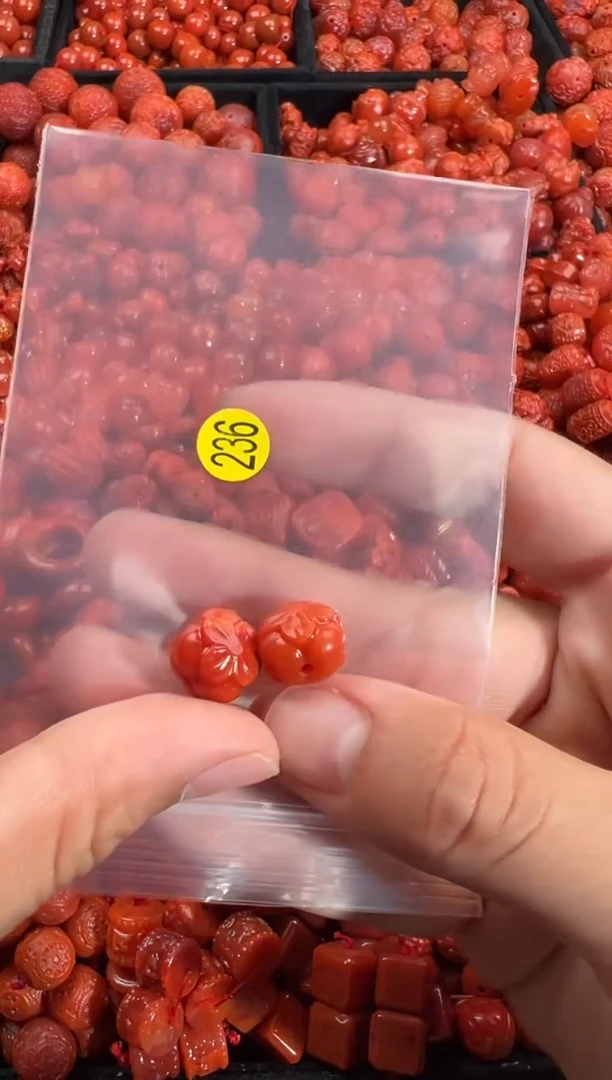 南红玛瑙未镶嵌颈饰1