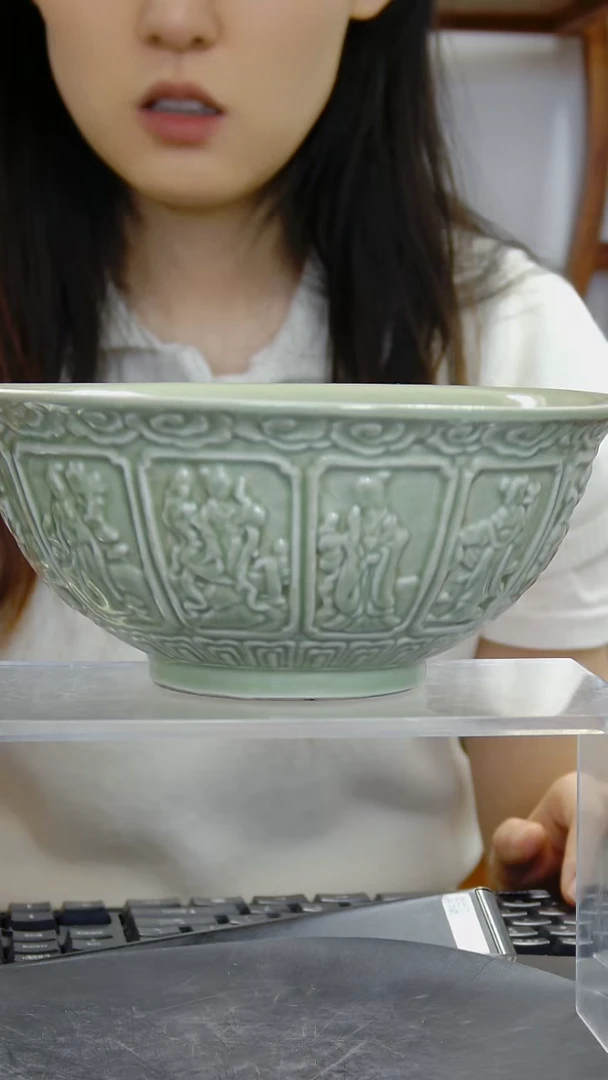 瓶豆青釉堆塑人物纹碗#1251#