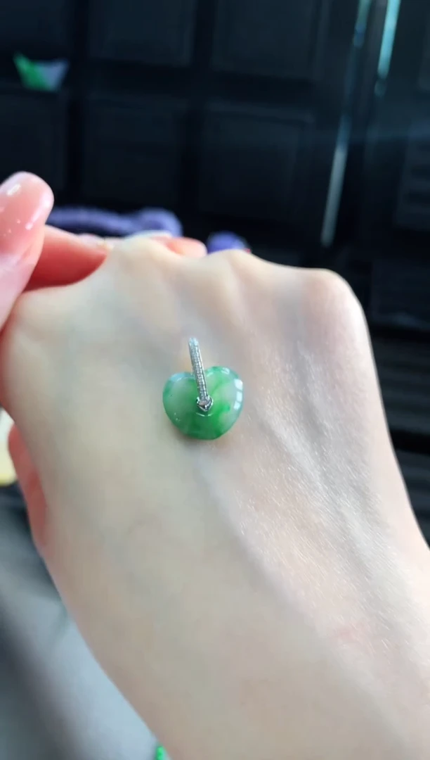 【闪购商品】翡翠颈饰18K金镶嵌吊坠