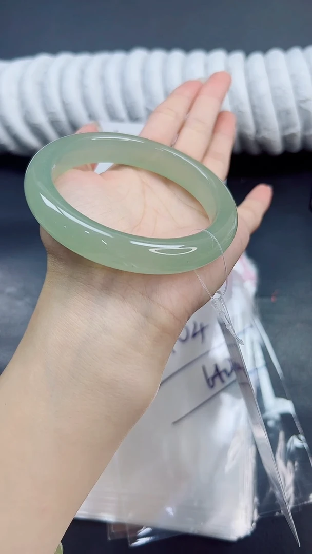 未镶嵌手镯石英质玉104/64.2