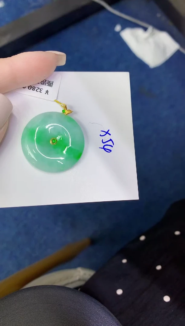 颈饰18K金镶嵌翡翠缅甸天然翡翠A货