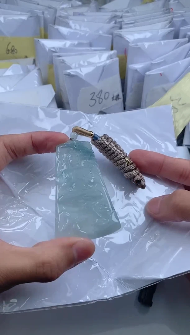 翡翠未镶嵌颈饰