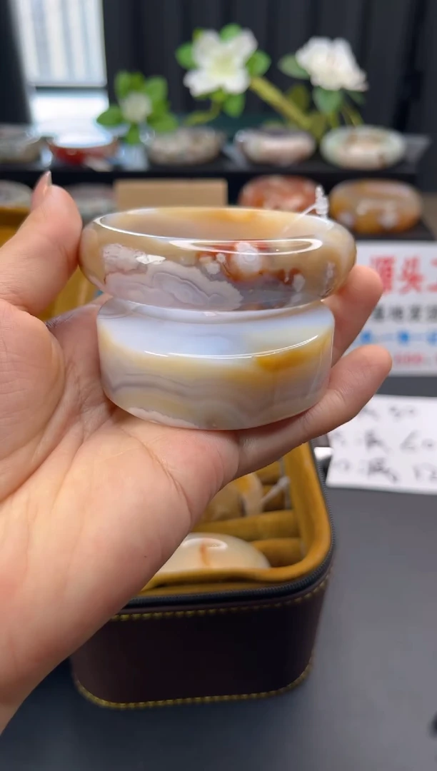 未镶嵌手镯石英质玉赠送镯心（63圈口）
