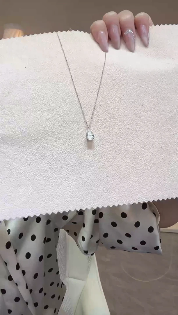 18K金镶嵌颈饰实验室培育钻石2卡水滴项链