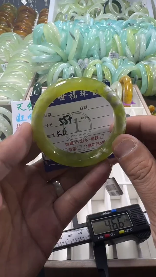 未镶嵌蛇纹石玉手镯1