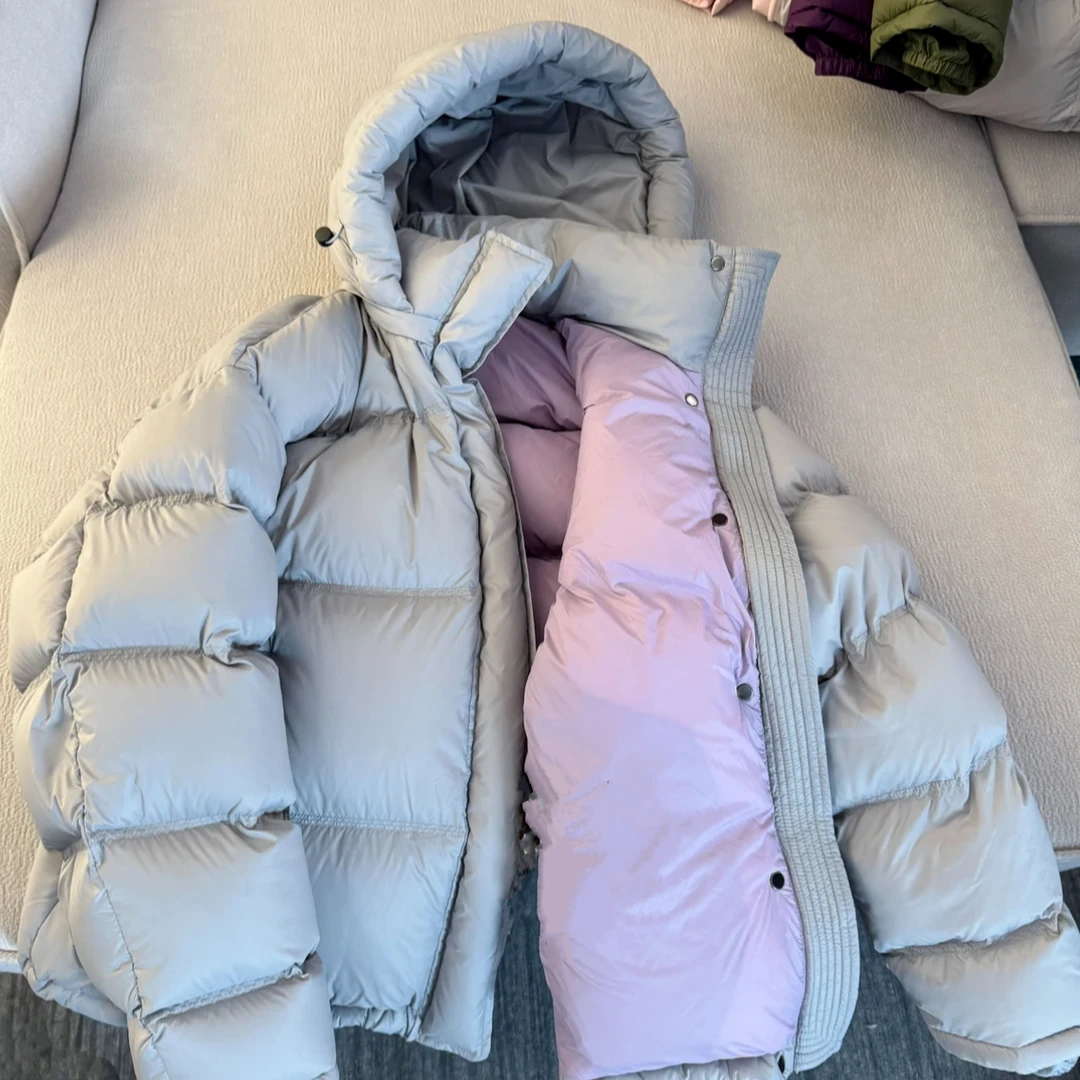 【欧蒂】2025年新款连帽撞色设计感羽绒服女短款泡芙面包服外套