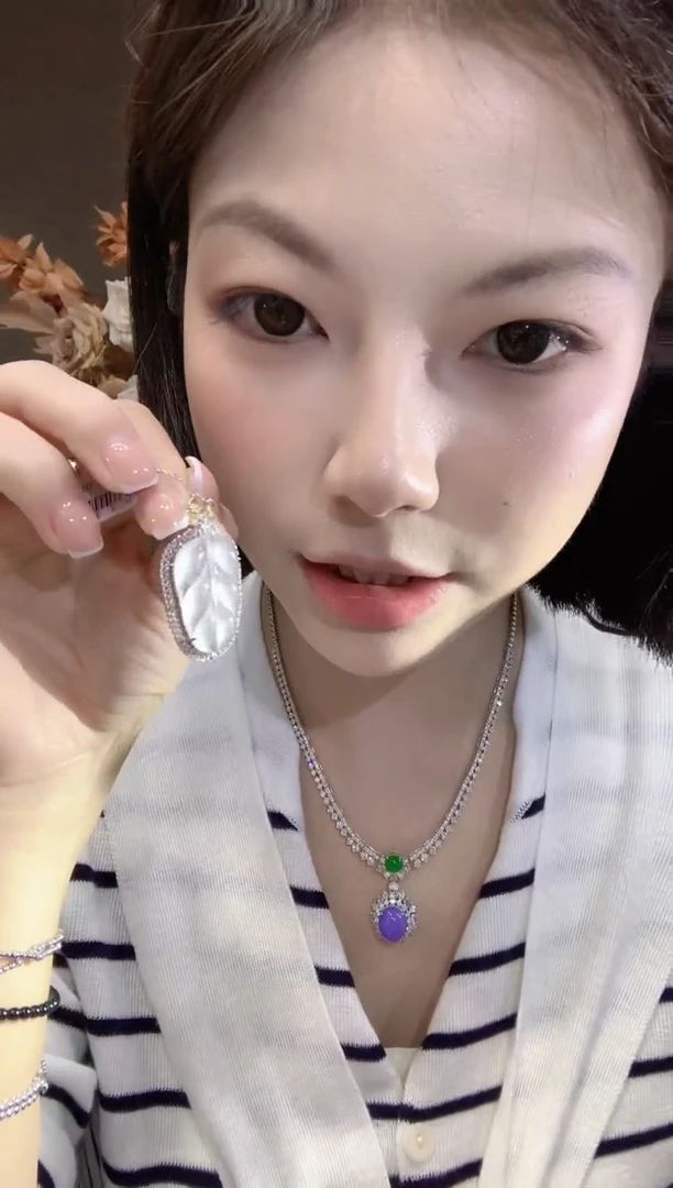 吊坠(不含链)18K金镶嵌翡翠B38