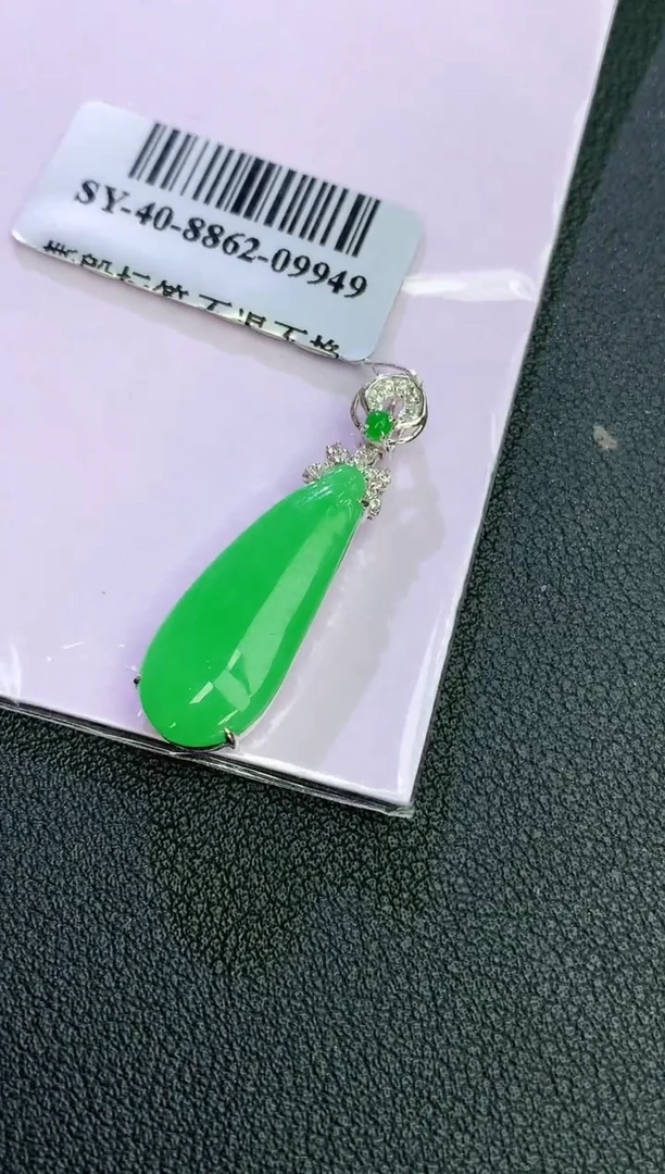 颈饰18K金镶嵌翡翠赠礼盒证书 麦麦