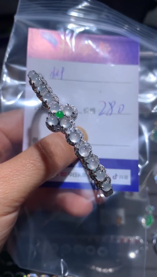 【闪购商品】翡翠手镯银S925镶嵌树