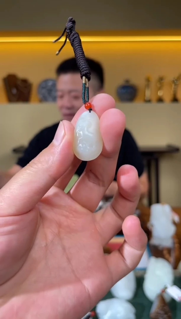 和田玉未镶嵌颈饰1