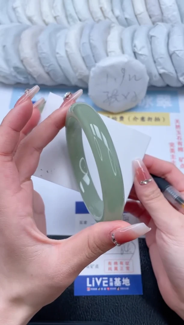 【闪购商品】石英质玉手镯未镶嵌T33-64.7