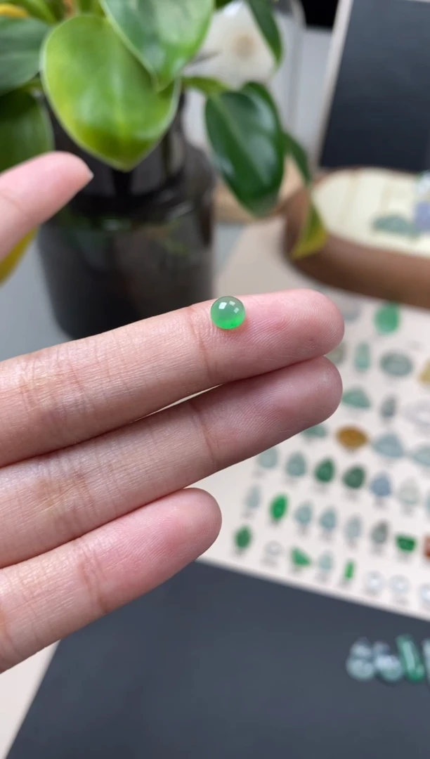 【闪购商品】翡翠颈饰未镶嵌翡翠冰果绿蛋面