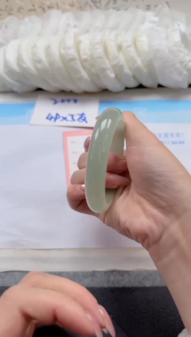 未镶嵌手镯石英质玉65-57.5