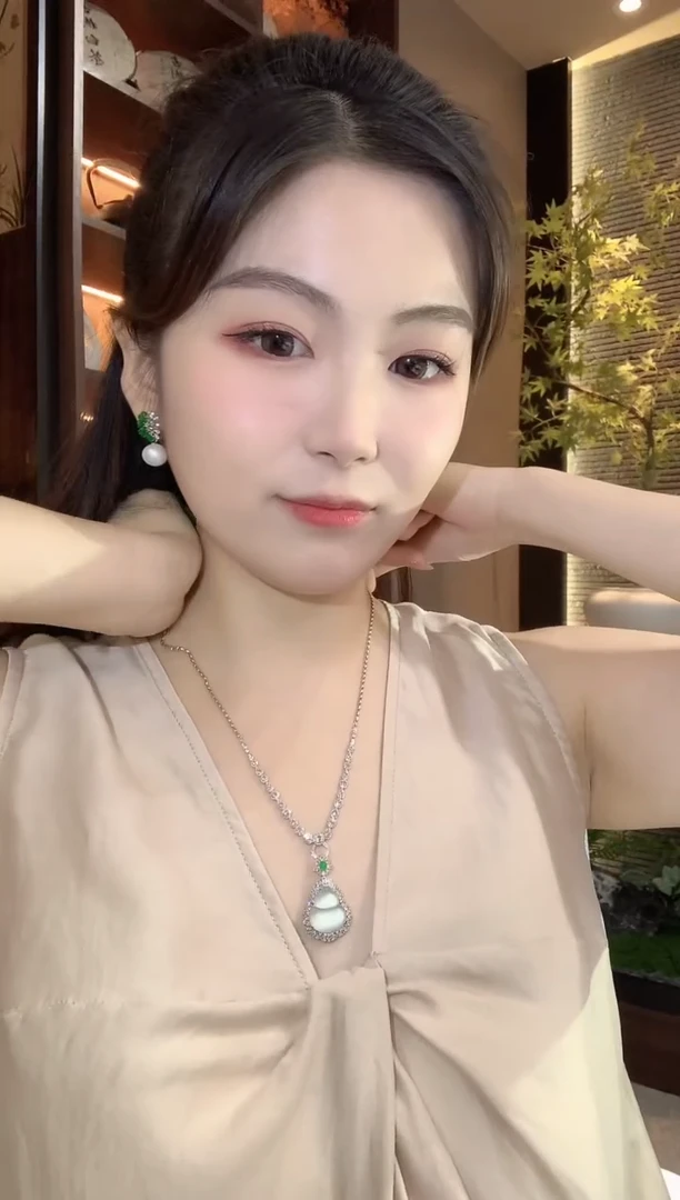 吊坠(不含链)18K金镶嵌翡翠b****?C39翡翠