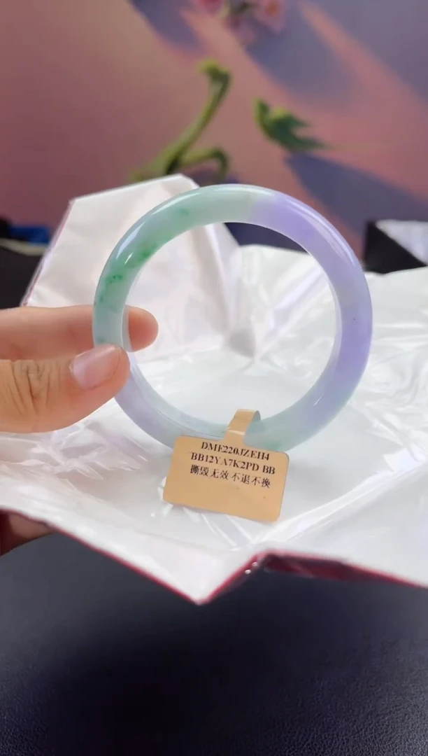 翡翠手镯未镶嵌翡翠手镯