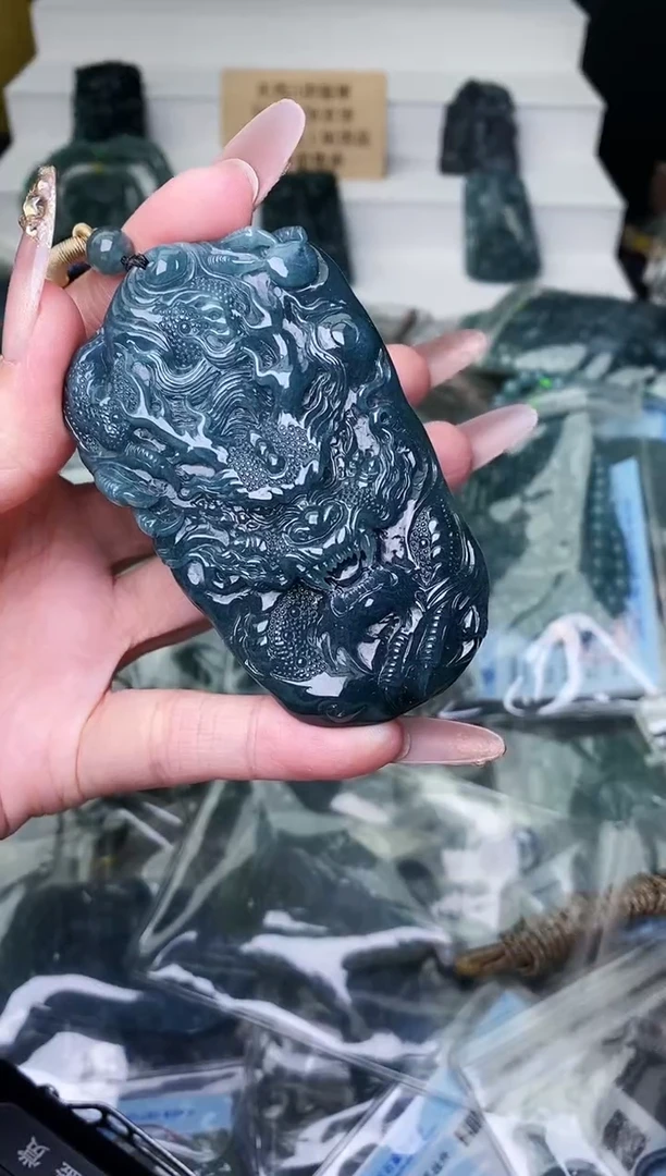 颈饰未镶嵌翡翠