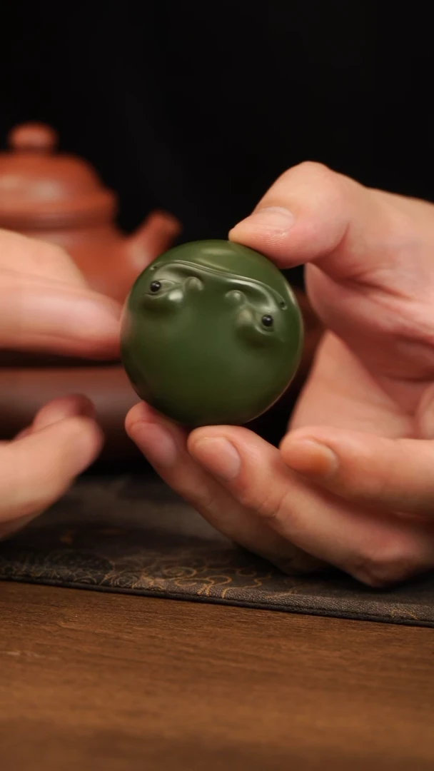 茶壶紫砂小豆蟾  茶宠