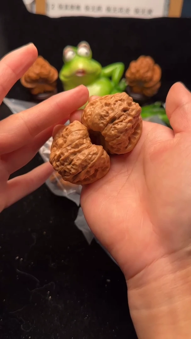 文玩核桃吊坠03核桃 40尺寸蛤蟆头 随机发货 福利
