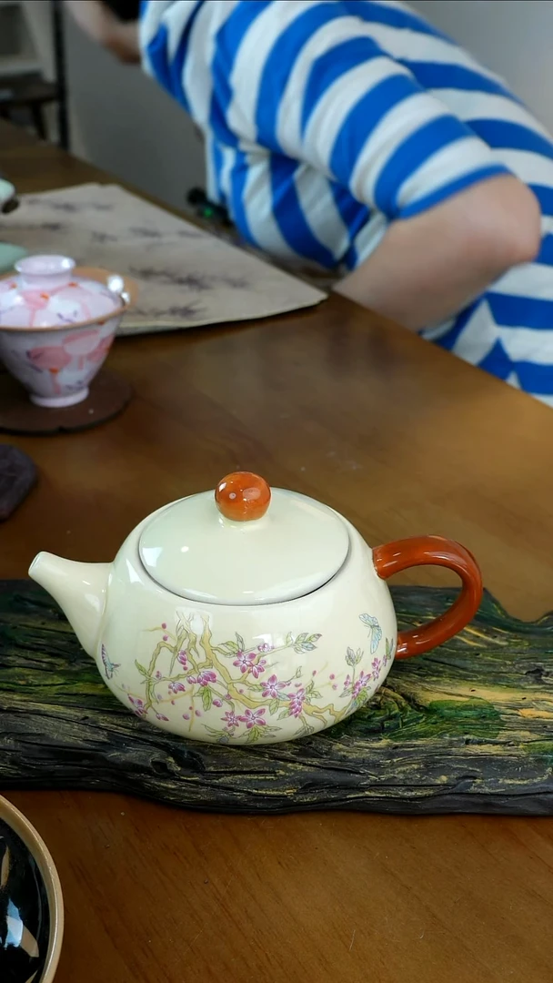 茶瓷物语梅花小壶
