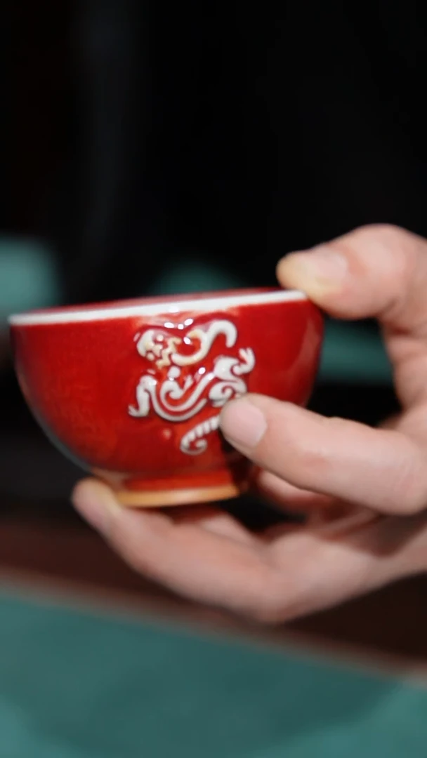 【闪购商品】瓷片15-5星航手制螭龙杯（红色）