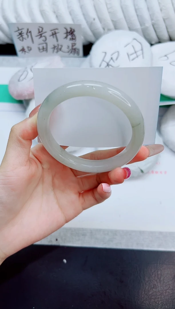 未镶嵌手镯石英质玉66/57