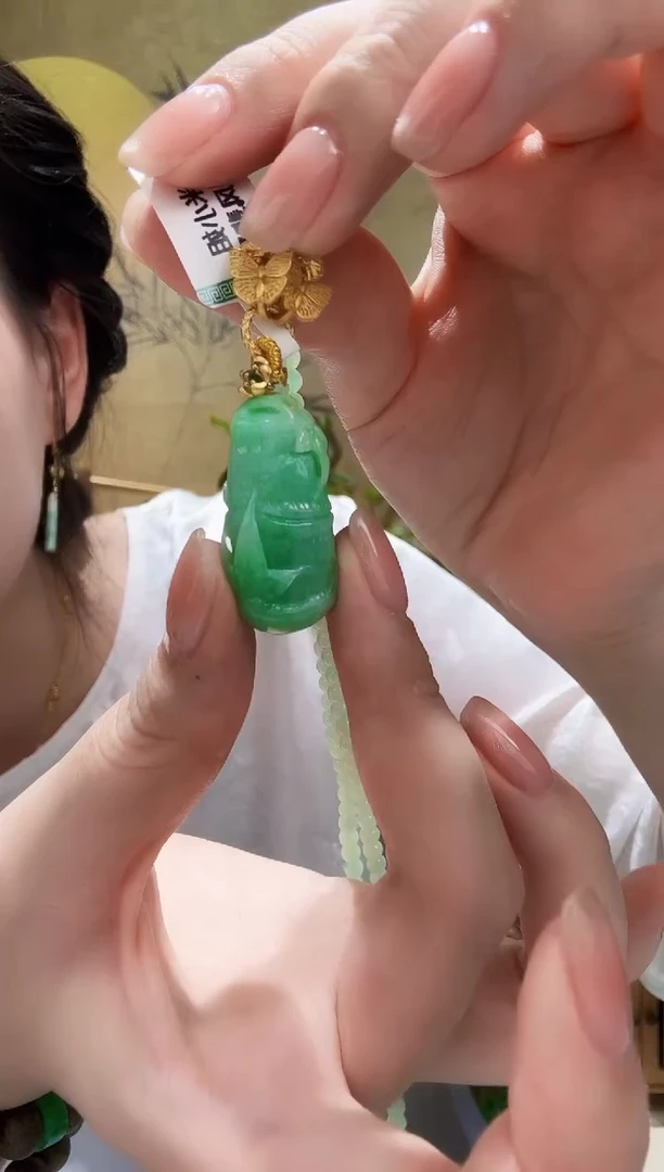 颈饰未镶嵌翡翠吊坠