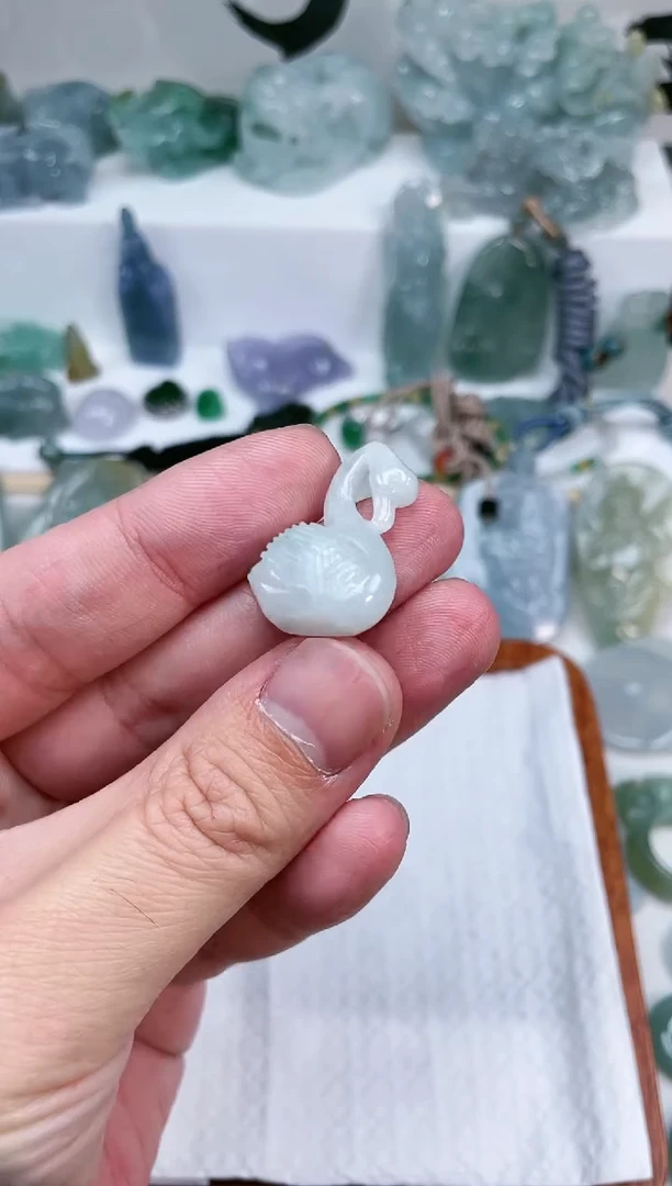 【闪购商品】翡翠摆件未镶嵌天鹅