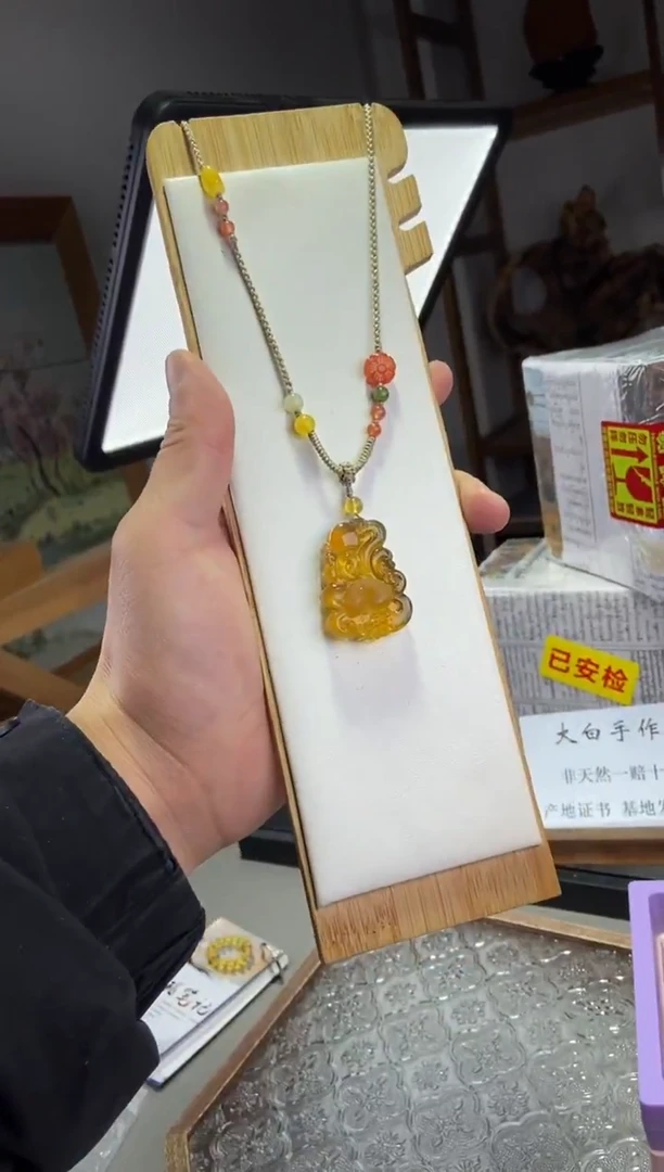 琥珀颈饰未镶嵌九尾狐