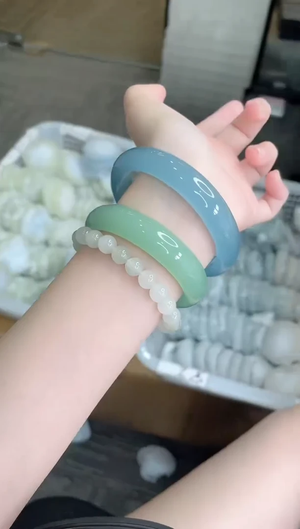 石英质玉手镯未镶嵌172-62.4