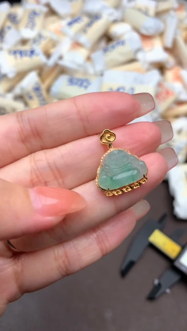 18K金镶嵌挂件翡翠—