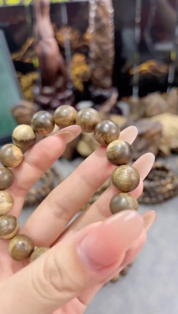 沉香手串马泥涝熟结虫漏一线天