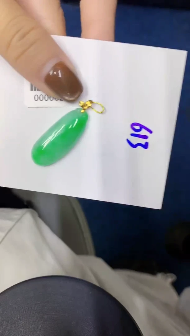 颈饰18K金镶嵌翡翠缅甸天然翡翠A货