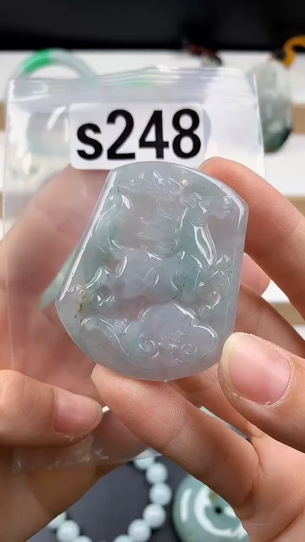 颈饰未镶嵌翡翠芝*糊天然翡翠吊坠挂件