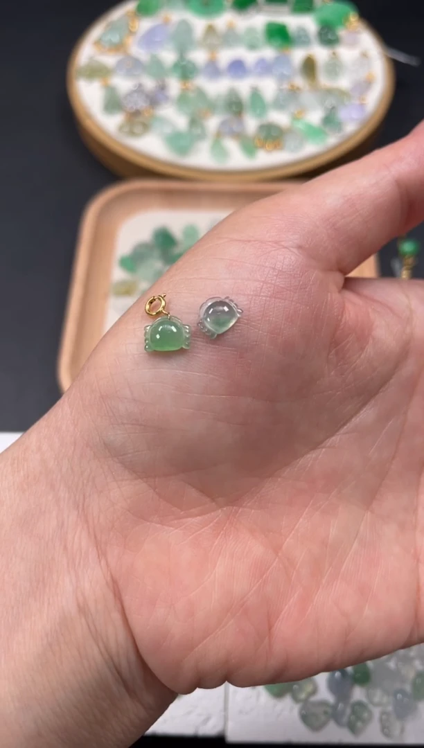 吊坠(不含链)18K金镶嵌翡翠2个JK425