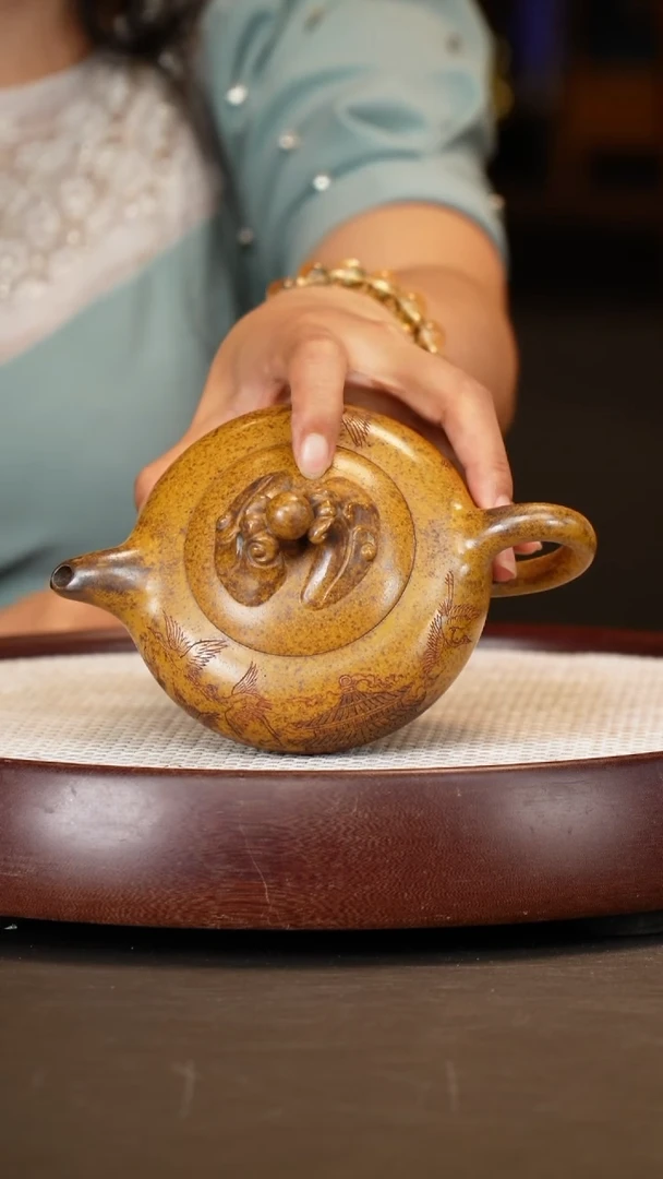 茶壶紫砂【吴顺华】冷金黄柴烧双龙戏珠 380CC