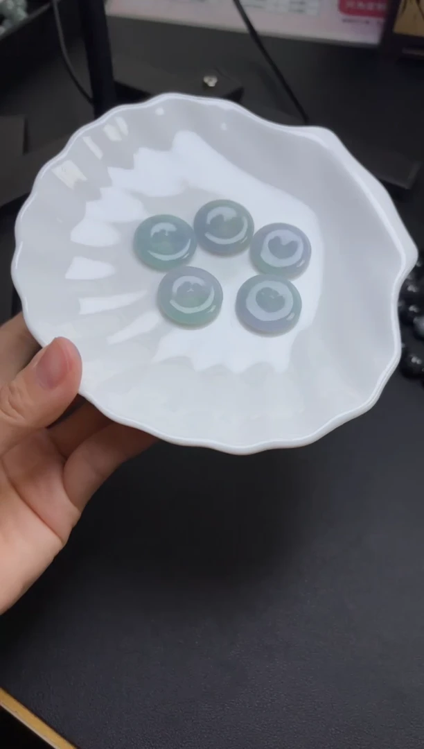 翡翠挂件未镶嵌多样性发一件JCS5527