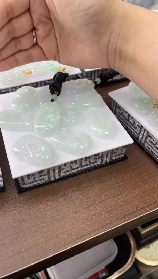 吊坠(不含链)未镶嵌翡翠如意  多样性发货发一件