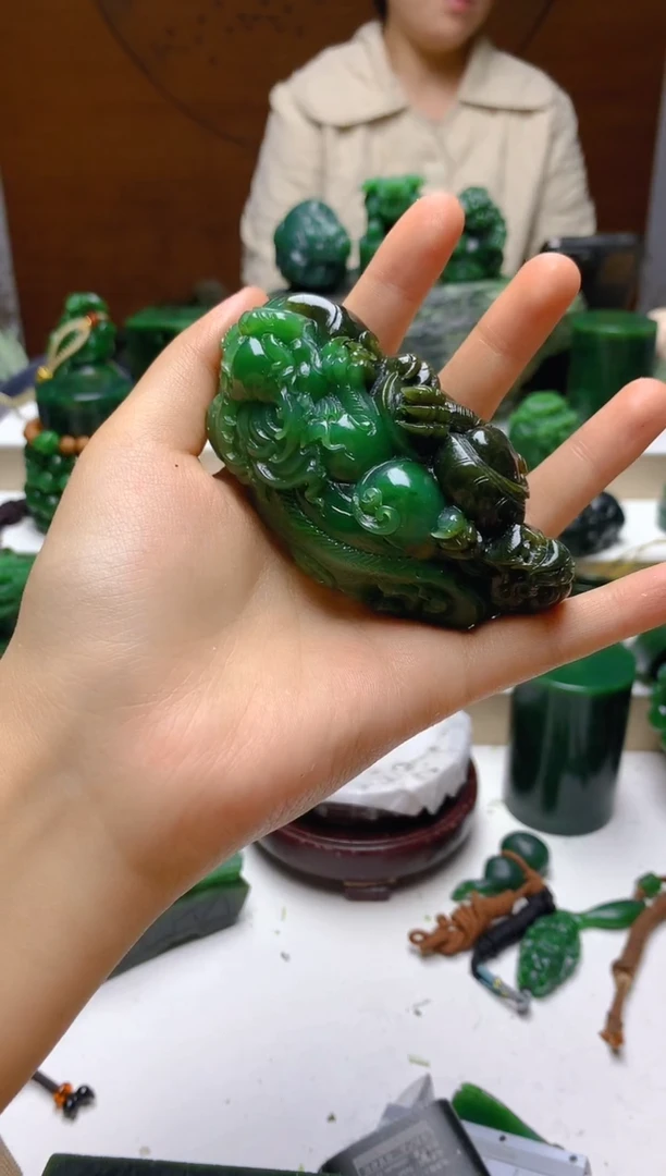 未镶嵌和田玉（碧玉）把件白**博1