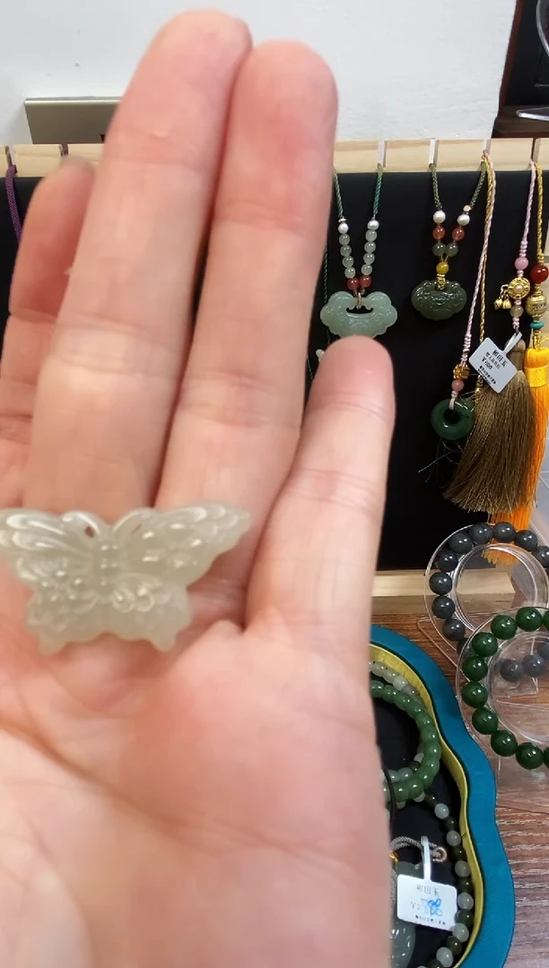 颈饰未镶嵌和田玉晴水蝴蝶