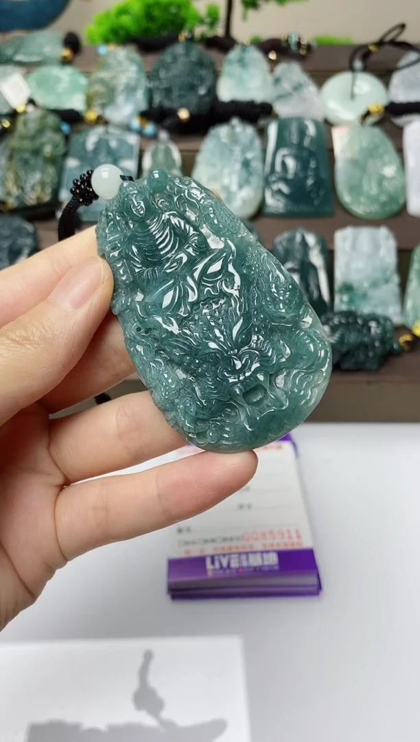 翡翠未镶嵌颈饰