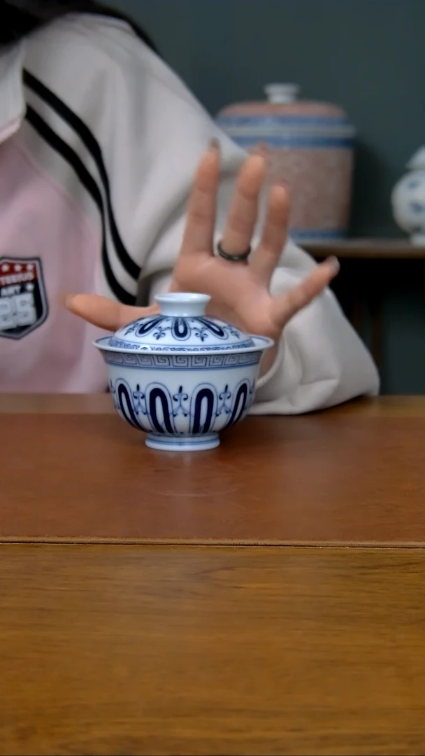 【闪购商品】陶瓷莲瓣宝相纹两才盖碗（150cc）