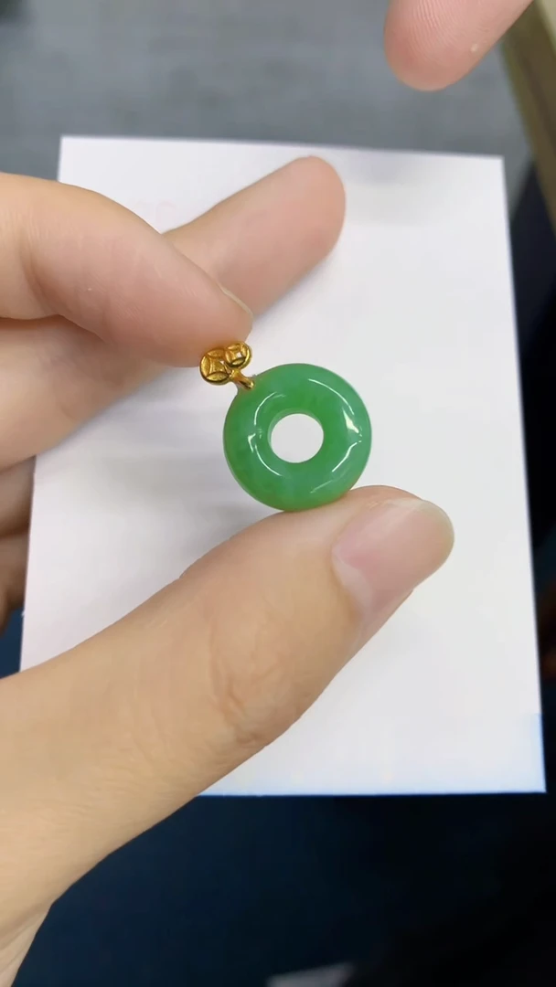 翡翠未镶嵌颈饰             1