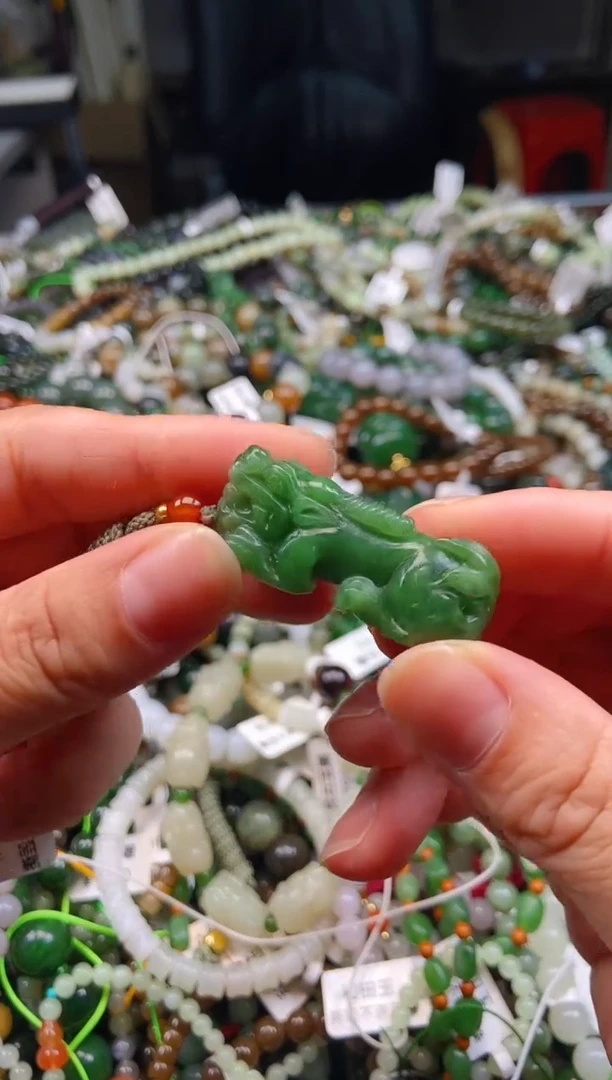 和田玉未镶嵌颈饰1