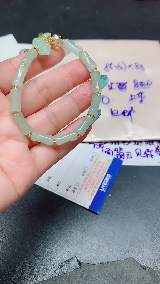 翡翠手镯未镶嵌?****！00000000000000