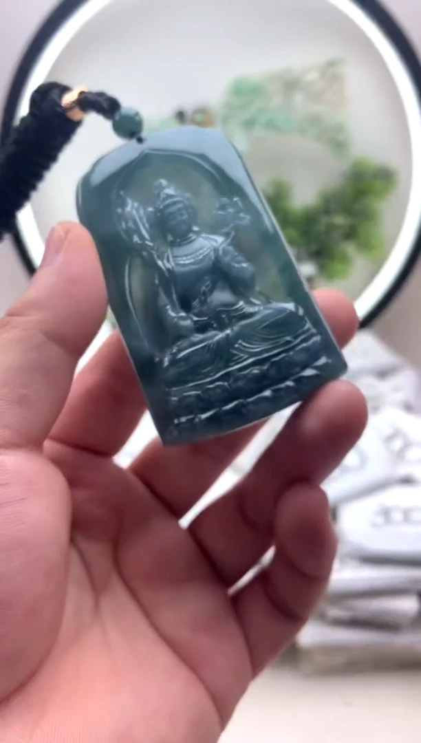 颈饰未镶嵌翡翠虚空藏