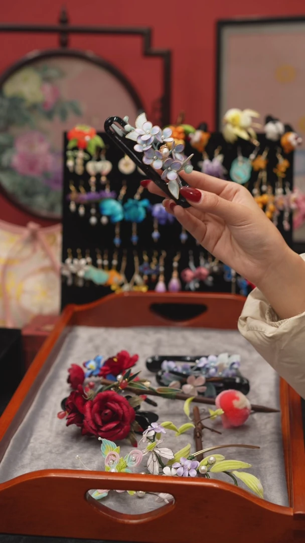 刺绣非遗绒花手工饰品