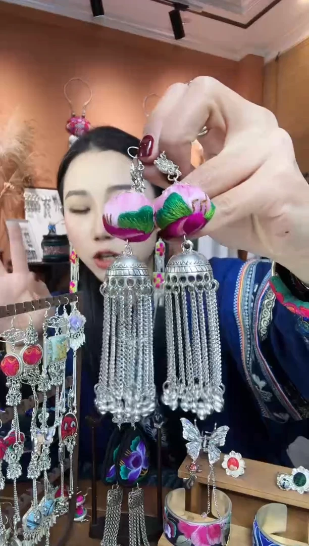 【闪购商品】刺绣纯手工民族风耳环