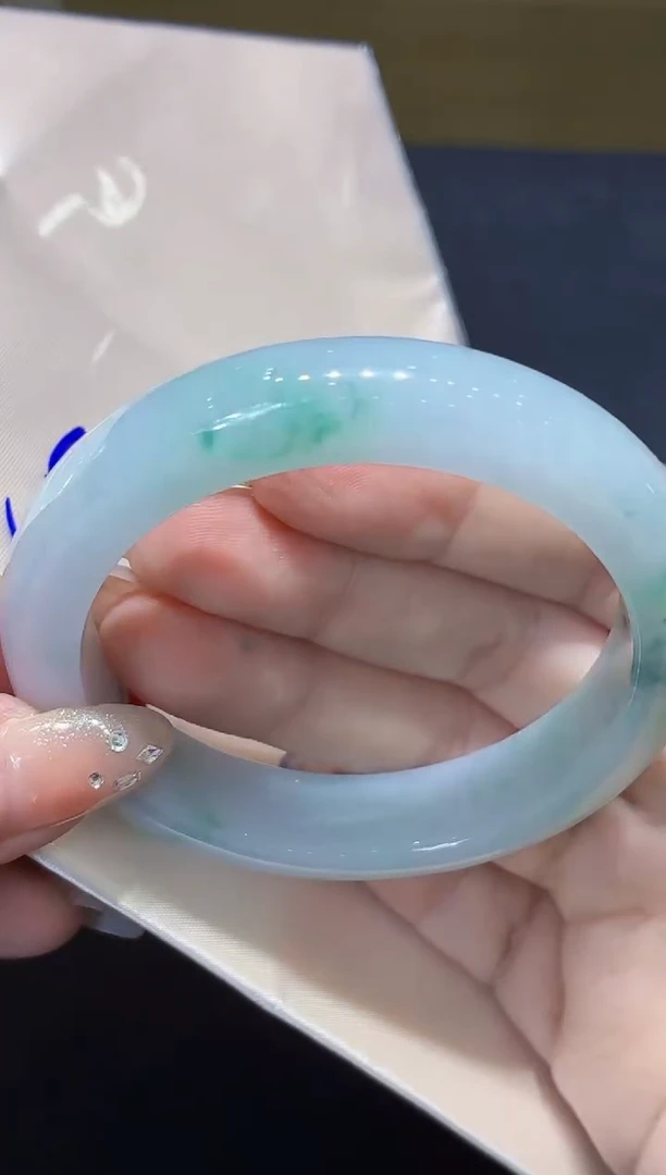 未镶嵌手镯翡翠翡翠手镯